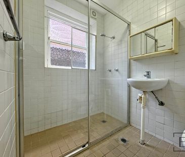 OMG! ITS MASSIVE !! 2 BEDROOM + SUNROOM UNIT (STUDY OR 3RD BEDROOM) - Photo 6