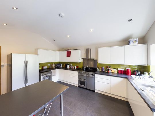 1 bedroom house of multiple occupation to rent - Photo 1