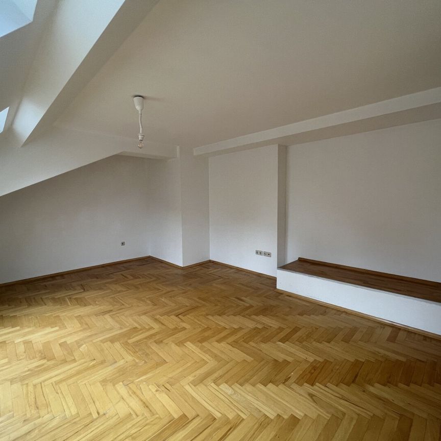 Provisionsfrei! Sonnendurchflutete 2-Zimmer-Wohnung in beliebter und hipper Lage mit Schlossberg Blick - Photo 1