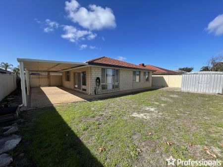 35 Tritonia Rise, Thornlie WA 6108 - Photo 3