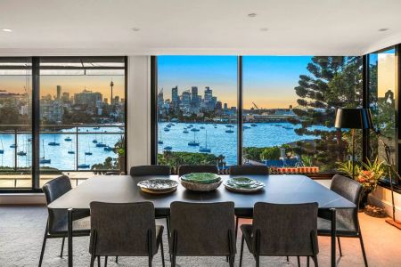 'Retford Hall' Absolute Luxury with World Class Views of Sydney's Iconic Harbour and City Skyline From This Stunning Spacious Double Apartment - Photo 3