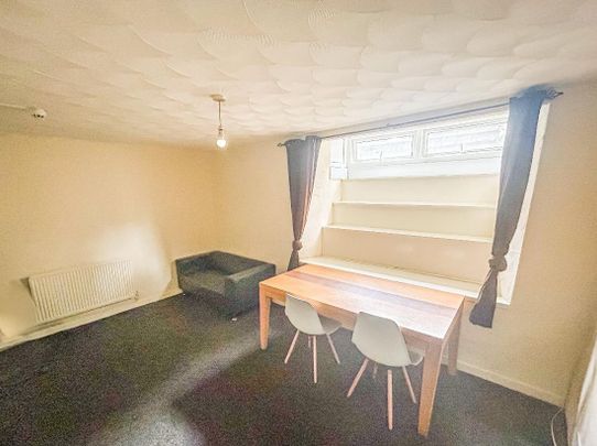 Broadway, Treforest - Photo 1