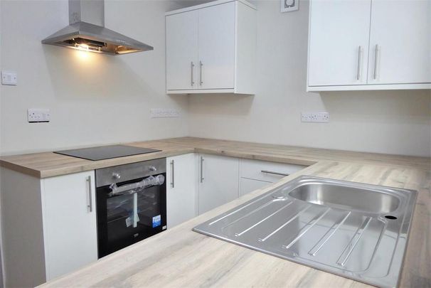 2 bedroom end of terrace house to rent - Photo 1