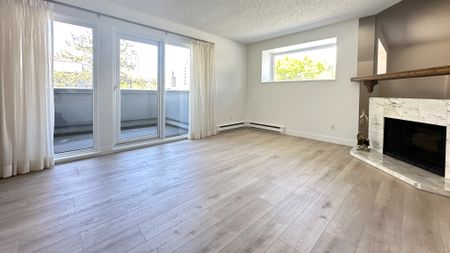 Fairview Gem: Stylish Townhouse Living At Its Finest. - Photo 4