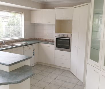 An Ideal family Home with 3 bedrooms - Photo 4