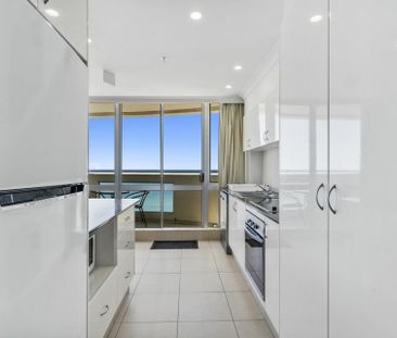 FULLY FURNISHED THREE BEDROOM BEACHFRONT APARTMENT - Photo 1