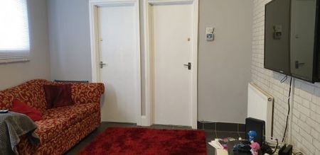 2 Bed - Kesteven Street â€“ 2 Bed - Photo 2