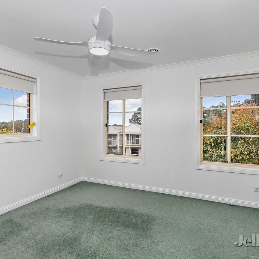27 Eureka Gardens, Eureka - Photo 1