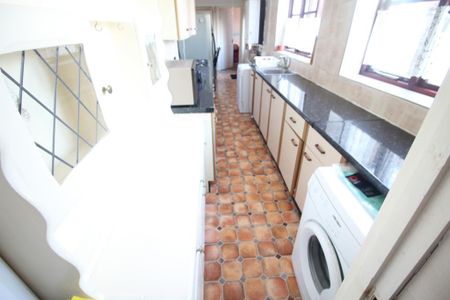 4 bedroom terraced house to rent - Photo 3