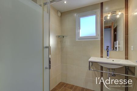 Location Appartement 3 pièces 67m² - Photo 3