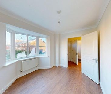 4 bedroom semi-detached house to rent - Photo 5