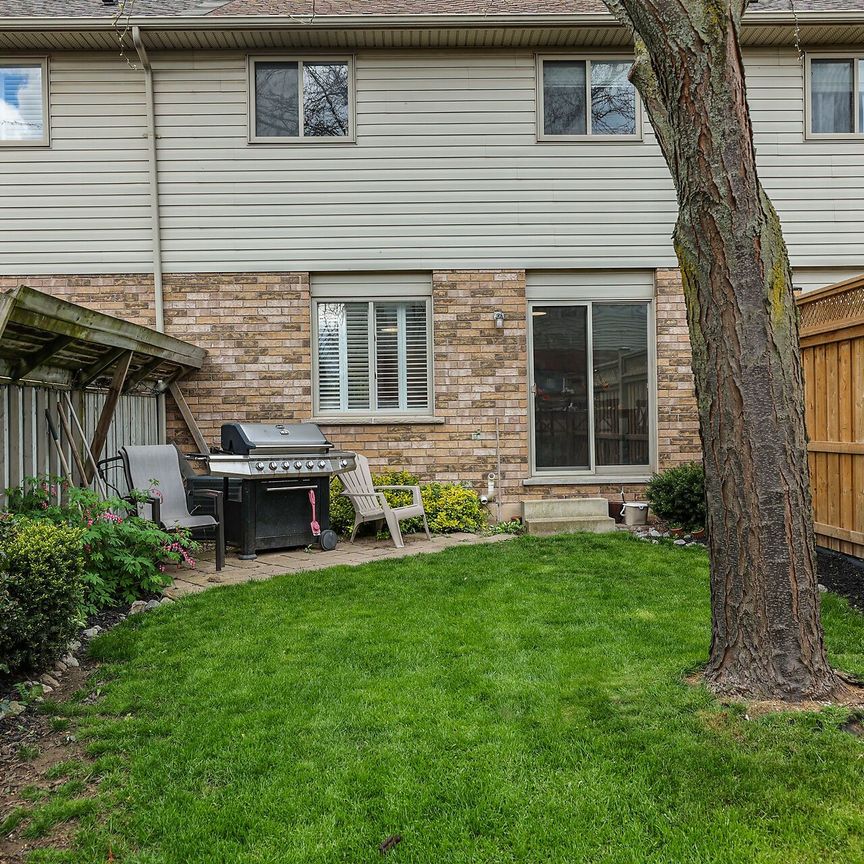 For Lease - 19 Beech Street, Grimsby, Ontario - Photo 1