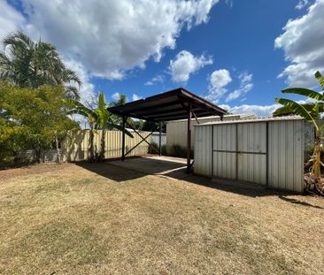 Low Set House with Pool - Photo 2