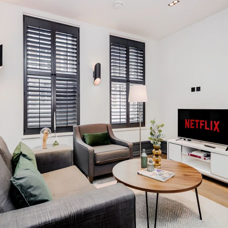 Stylish 1 Bed Apartment - Photo 1