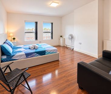 Room in a Shared House, Emerald Close, E16 - Photo 2