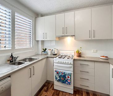 Spacious, private apartment in prime location - Photo 5