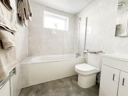 Flat 76, 6 Martin Court, Hastings, TN34 1EF - Photo 5