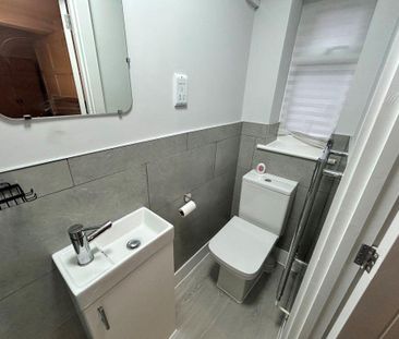 1 bedroom in a house share to rent - Photo 5