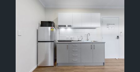 Affordable Designer Unit – Minutes to the Train, all bills included! - Photo 2