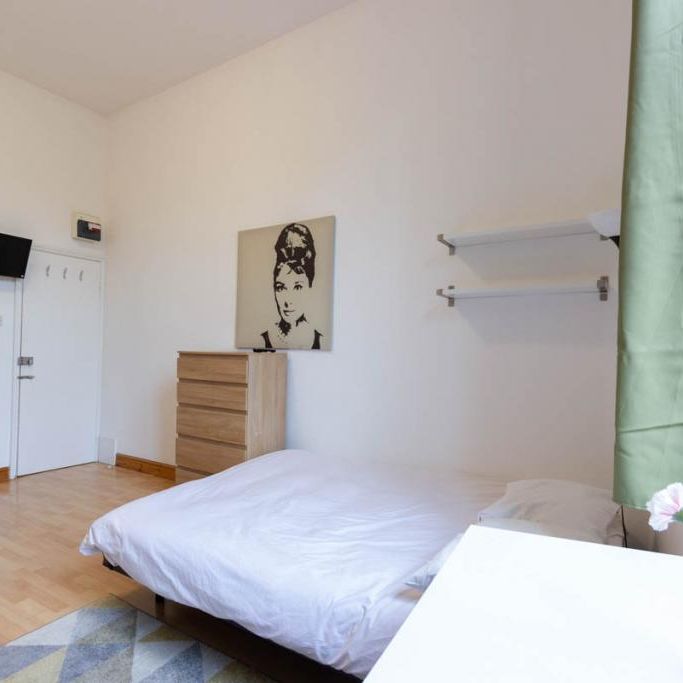 Flat 06 West Cromwell Road, Earls Court SW5 9QL - Photo 1