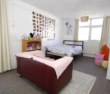 6 bedroom house to rent - Photo 3