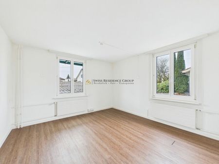 Mixed-use single-family home with commercial facilities and car elevator - Photo 3