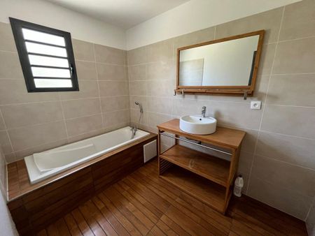 Location Maison 4 pièces 124m² ST JOSEPH 97480 - Photo 3