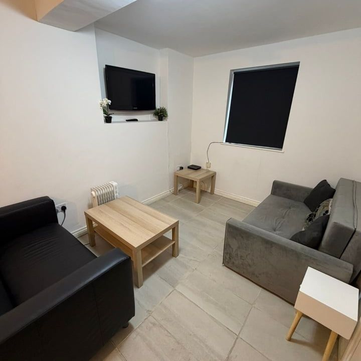 1 Bed Detached House, Wood Lane, W12 - Photo 1