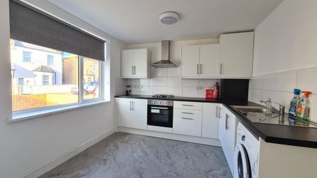2 bedroom flat to rent - Photo 3