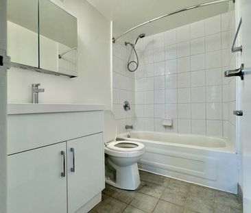 For Lease - 6200 Bathurst Street Unit# 1504, Toronto, Ontario - Photo 3