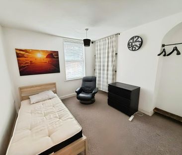 2 bedroom terraced house to rent - Photo 5