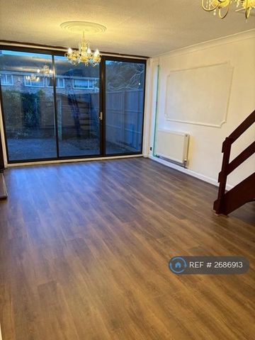 3 bedroom detached house to rent - Photo 2