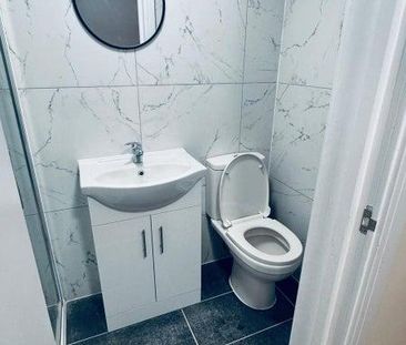 6 bedroom semi-detached house to rent - Photo 4