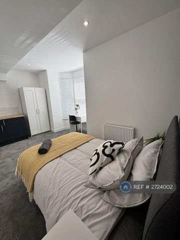 1 bedroom in a house share to rent - Photo 5