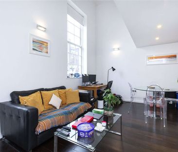 Exceptional one bedroom apartment in a converted school. - Photo 5