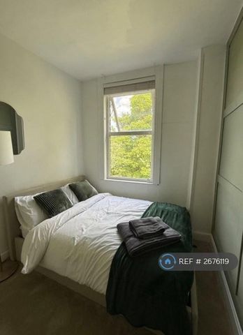 1 bedroom in a house share to rent - Photo 2