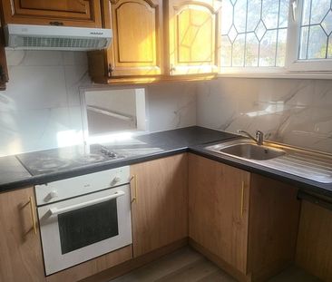 2 Bed Flat, Hoskins Close, E16 - Photo 5