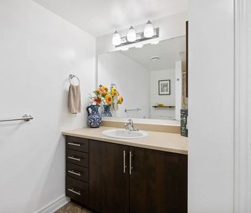 For Lease - 254 Titanium Private Unit# A, Orleans - Convent Glen an... - Photo 4