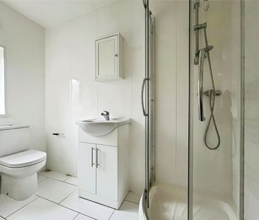 Beechtree Avenue, Englefield Green, Egham, Surrey, TW20 0SR - Photo 4