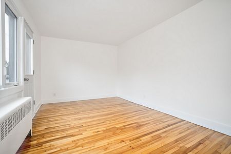 2 Bed, 1 Bath - Photo 2