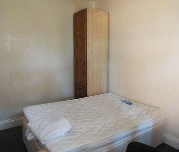 4 bedroom terraced house to rent - Photo 6