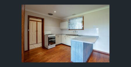 Spacious 3-Bedroom Home with Outdoor Entertaining & Ample Parking - Photo 5