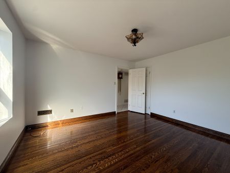For Lease - 2973 Bloor Street Unit# upper, Toronto, Ontario - Photo 3
