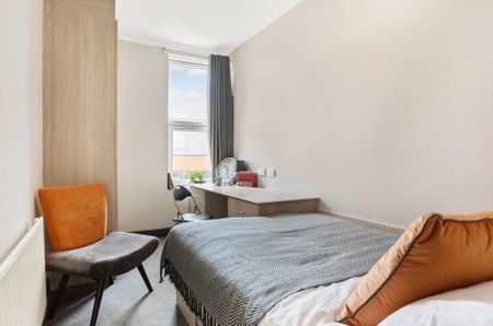 4 bedroom flat to rent - Photo 4