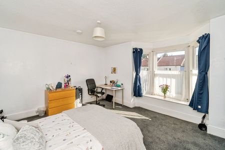 5 Bed Terraced House, Earls Road, SO14 - Photo 2