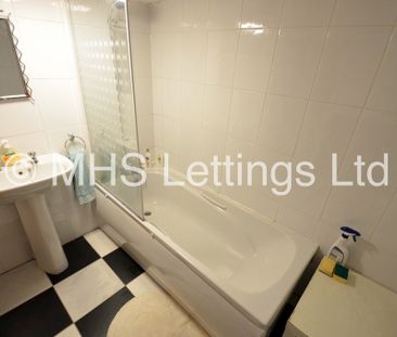 4 Bedroom Mid Terraced House for rent in Royal Park View - Photo 4
