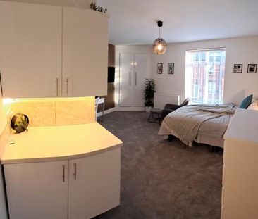 1 bedroom in a house share to rent - Photo 3