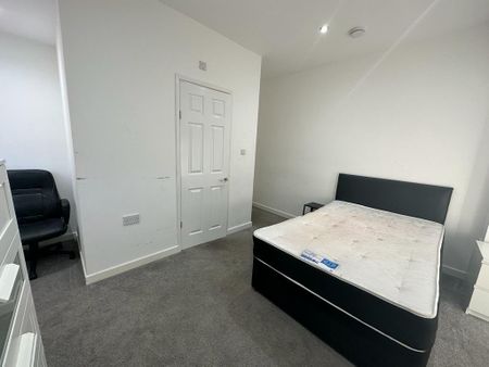 6 bedroom terraced house to rent - Photo 5