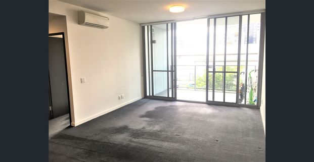 ONLY $665/w ! North Aspect Modern 1 Bed Apartment! In the Heart of Wentworth Point! Mins Walk to the water side! - Photo 1