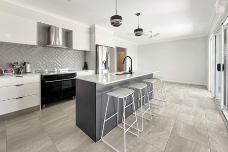 1 Bowie Avenue, - Photo 2